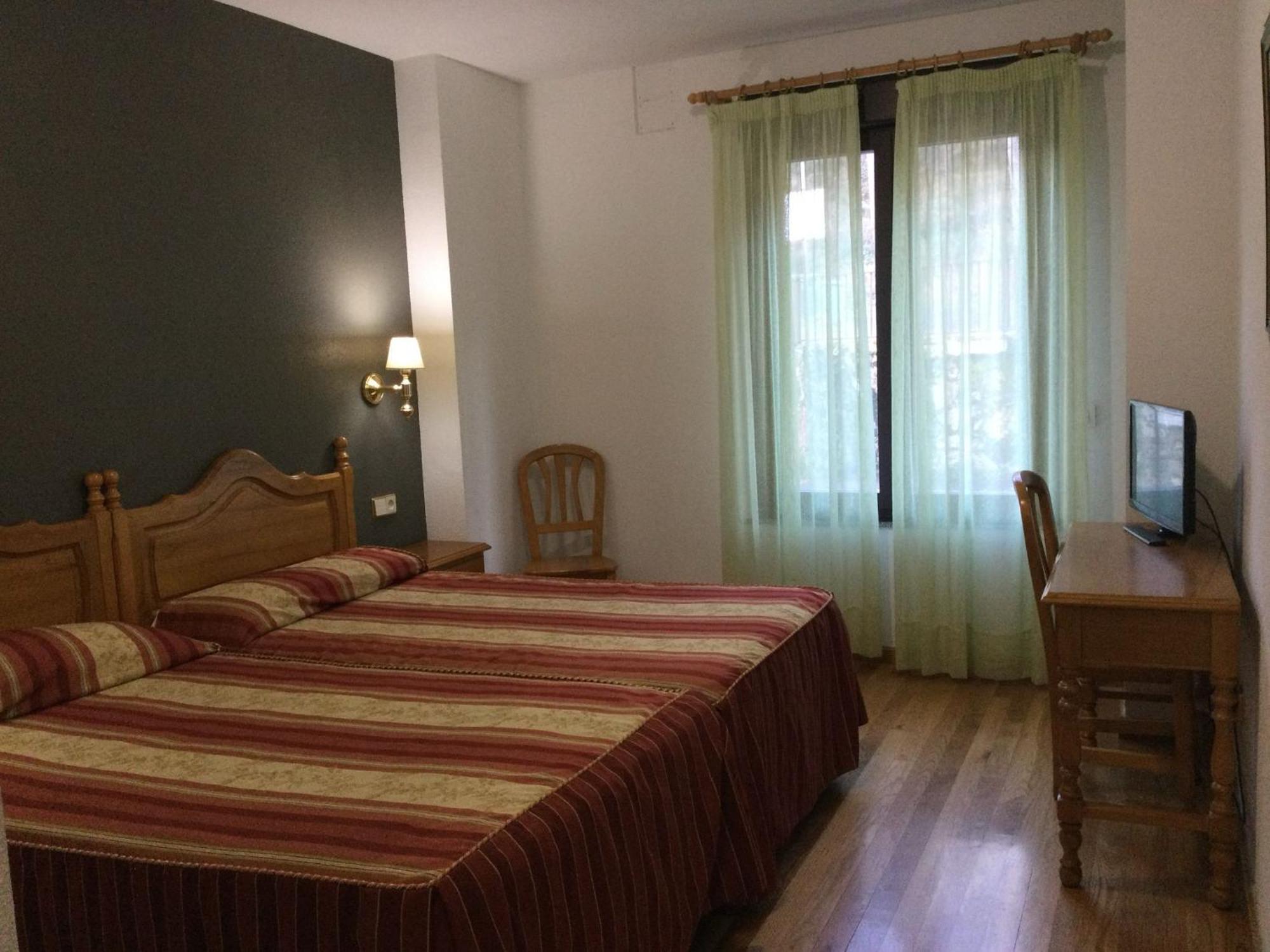 Hotel Cinco Castanos 칸델레리오 외부 사진