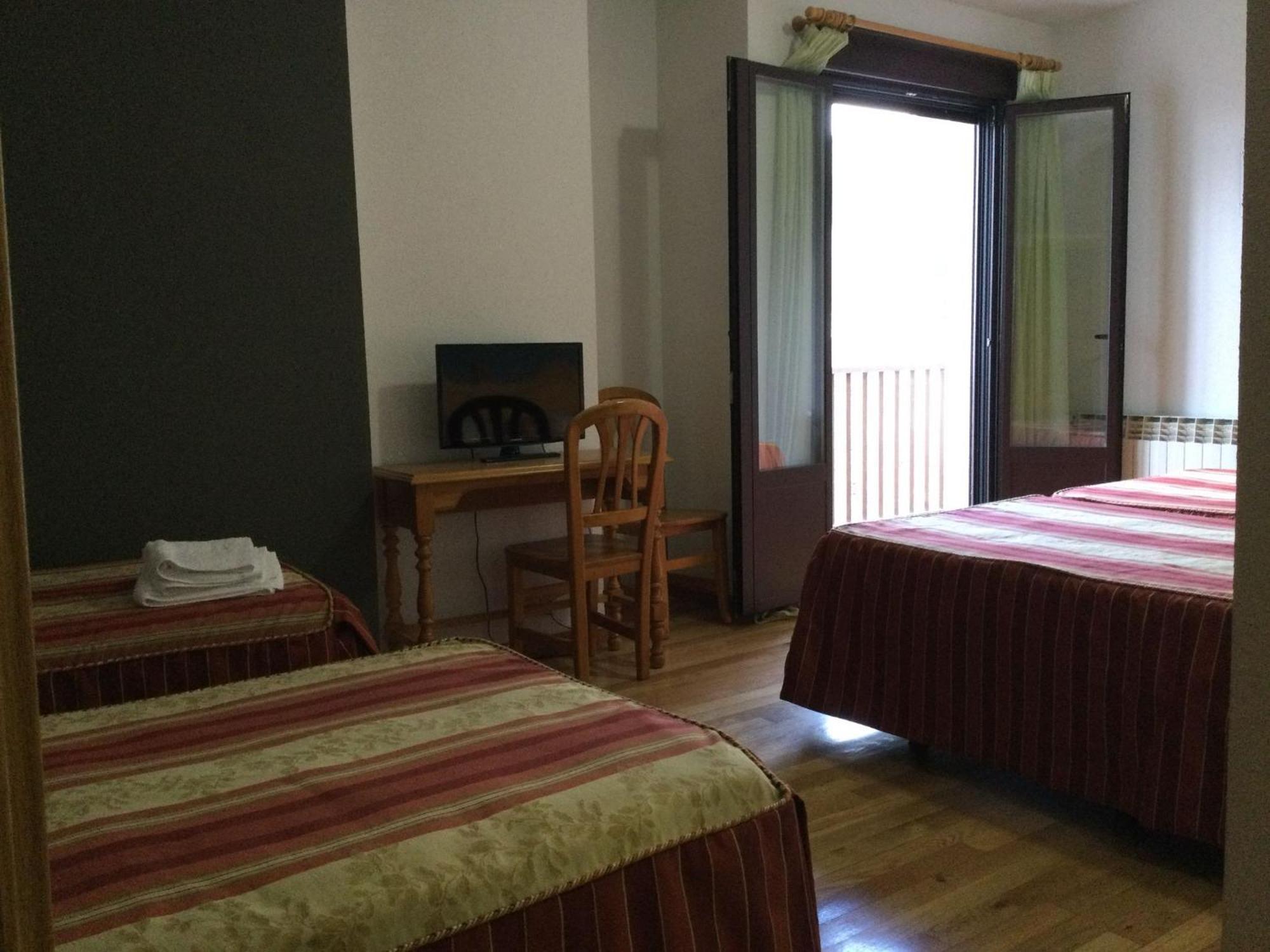 Hotel Cinco Castanos 칸델레리오 외부 사진