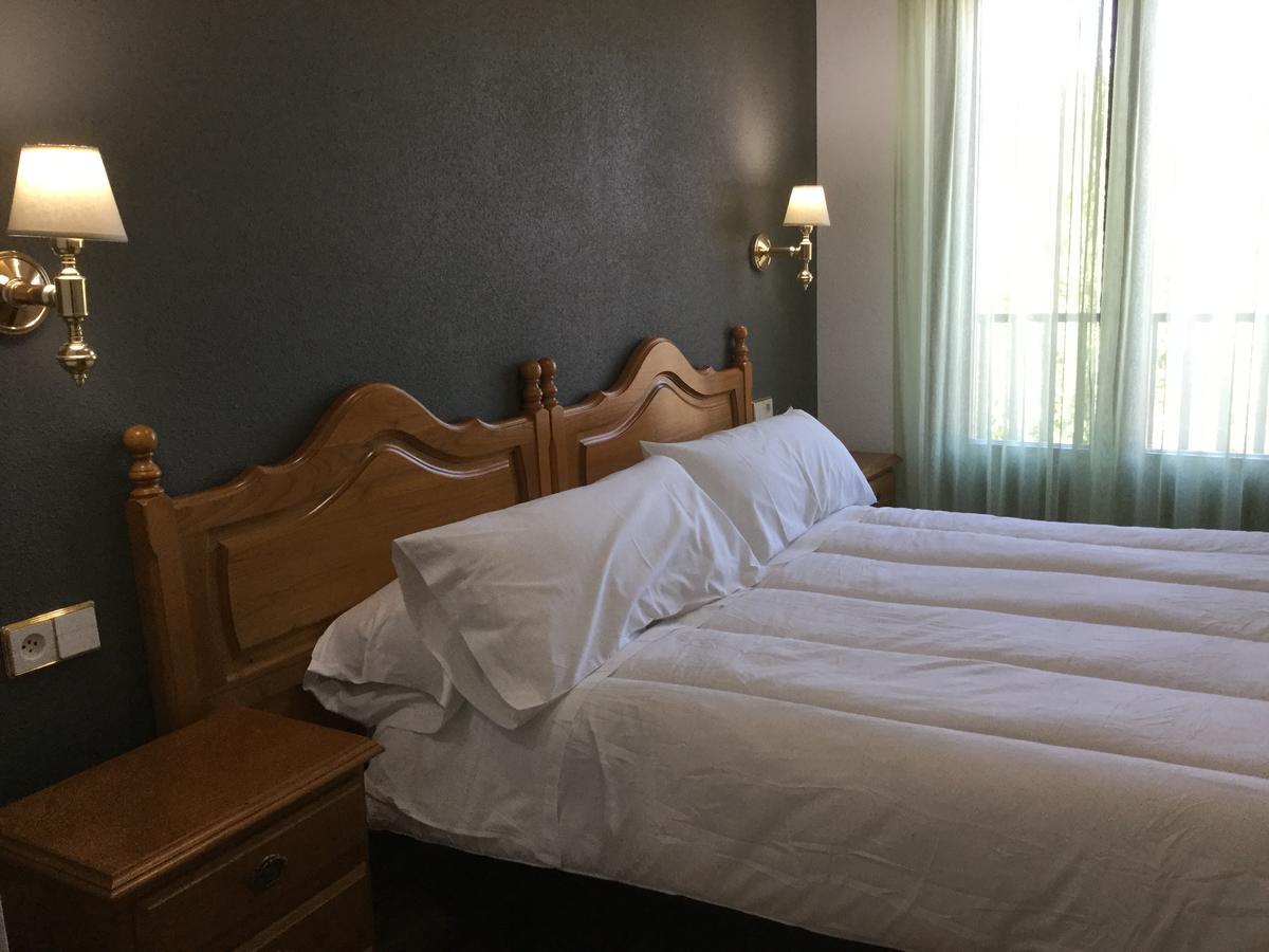 Hotel Cinco Castanos 칸델레리오 외부 사진