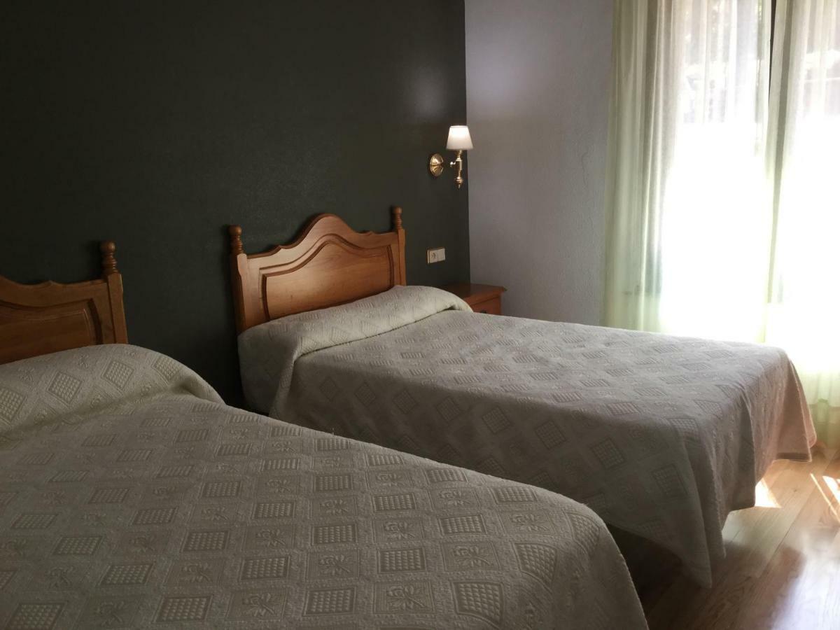 Hotel Cinco Castanos 칸델레리오 외부 사진